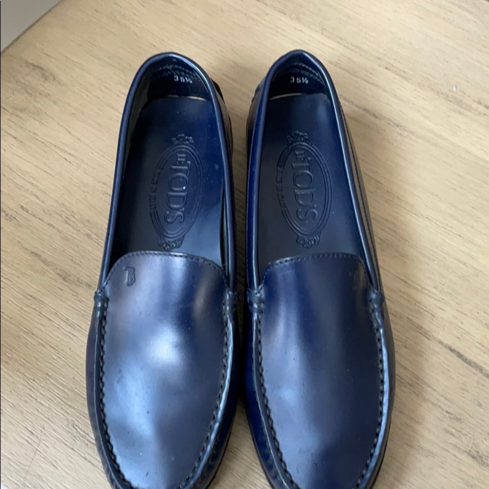35. 1/2 EUC JPTODS LOAFERS
